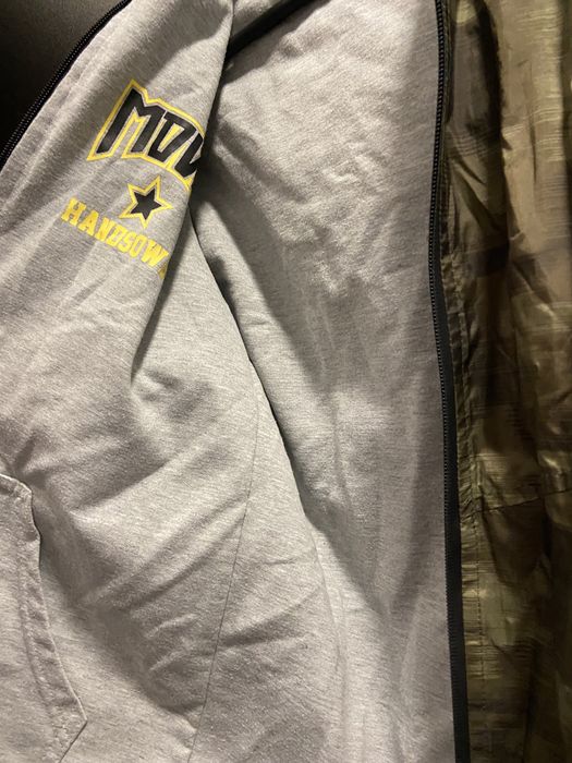 Яке с две лица