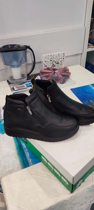 Продавам чисто нови дамски ортопедични,зимни обувки,от естествена кожа