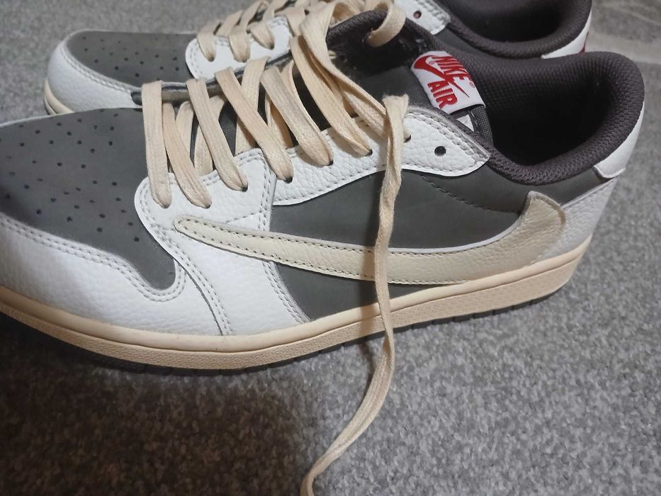 Vând nike air jordan travis scott