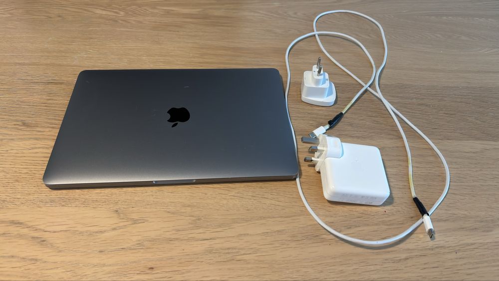 MacBook Pro 13” (2020, Intel)