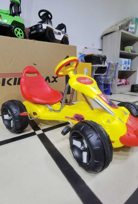 Детский картинг на педалях.