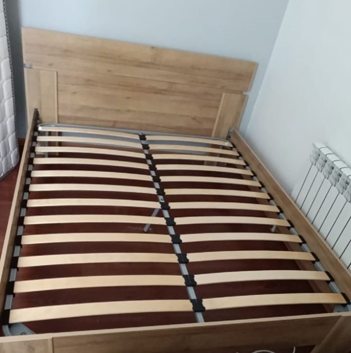 Кровать с матрасом