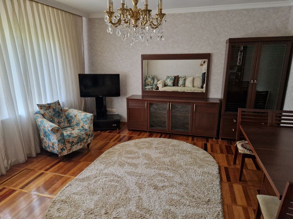 Сдается в долгосрочную аренду 4-х (5) комнатная квартира на ц-1, 3этаж