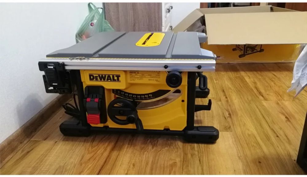 циркулярная пила DEWALT