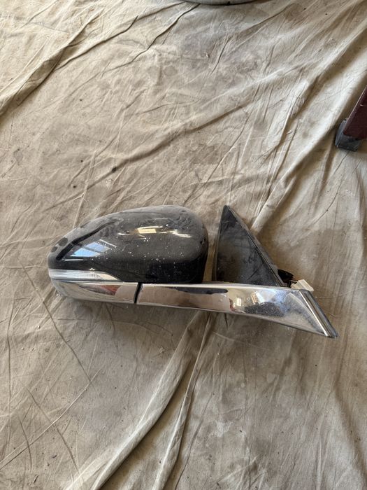 Боковое зеркало