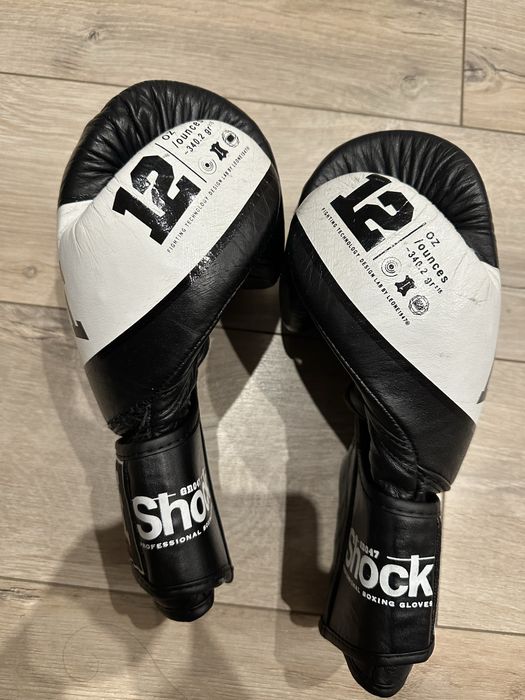 Боксови ръкавици Leone