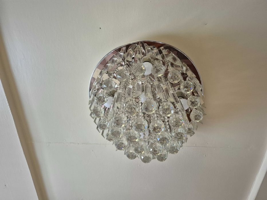 Продам люстру б/у