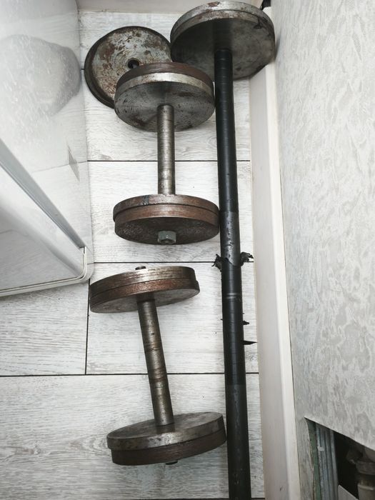 Продам штангу с гантелями