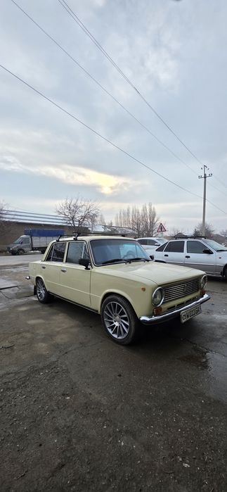 Vaz 2101 retro srochna sotiladi
