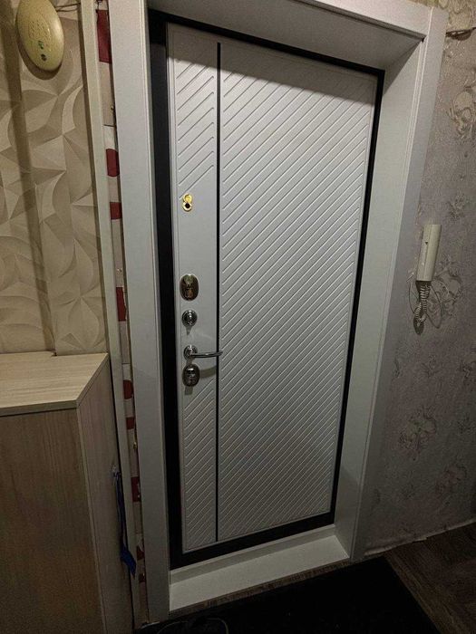 Продам 4 комнатную квартиру