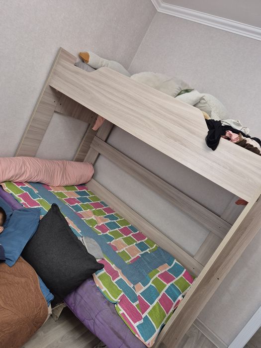 Продам двухярусную кровать