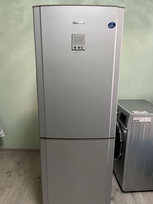 Холодильник Samsung