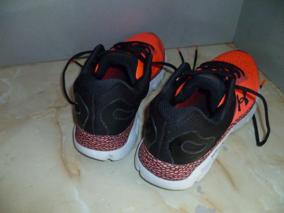 Under Armour  маратонки №45