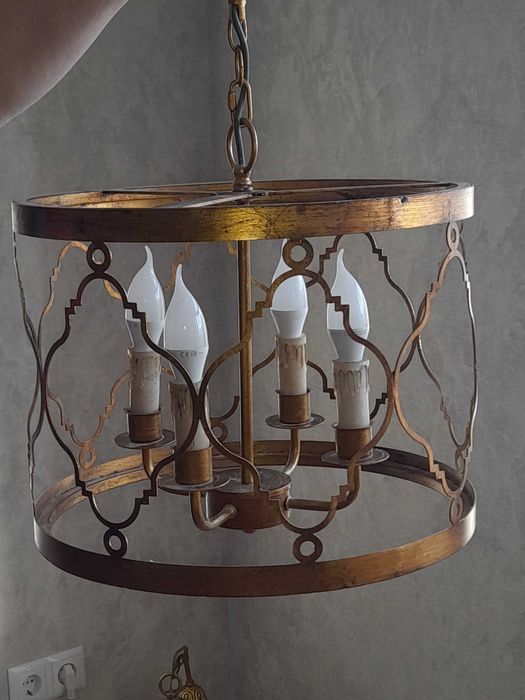 Потолочная люстра. Продам