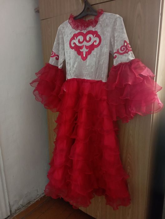 продам платье.  12-13 лет.