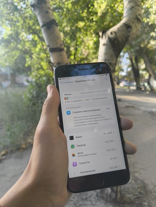 Продам Айфон 8  plus