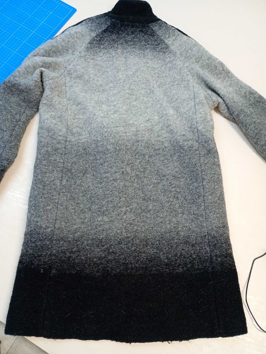 Продавам дамско вълнено пално