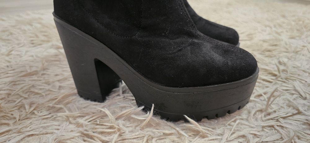 Велурени ботуши над коляното