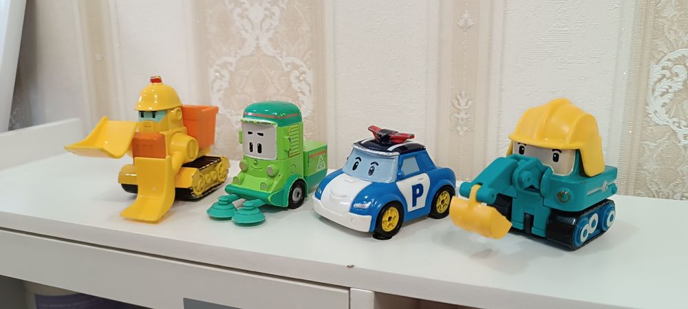 Продам машинки Поли робокар