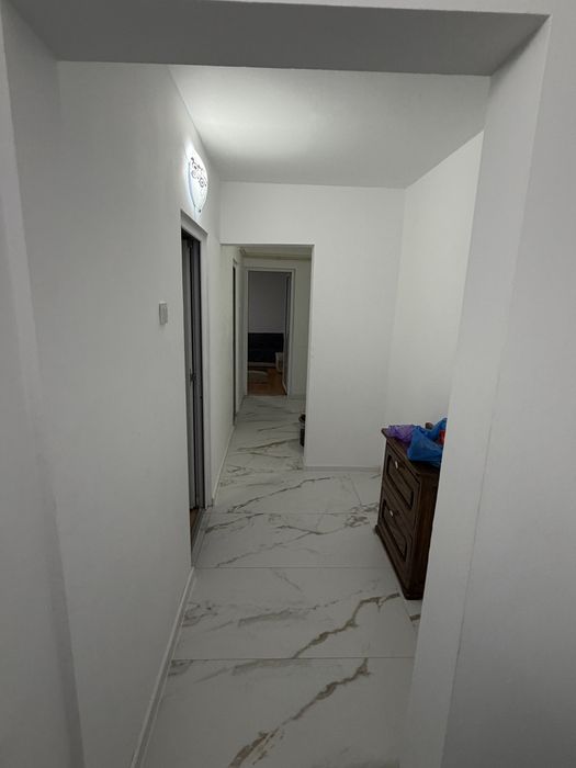 Inchiriez apartament cu 3 camere