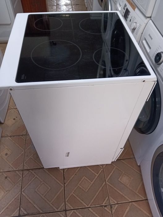 Свободно стояща печка скерамичен плот Бош Bosch 2 години Гаранция!