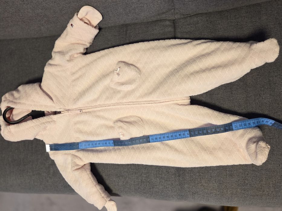 Combinezon/ Salopeta ptr fetite Tommy Hilfinger mărimea  56 cm lungime