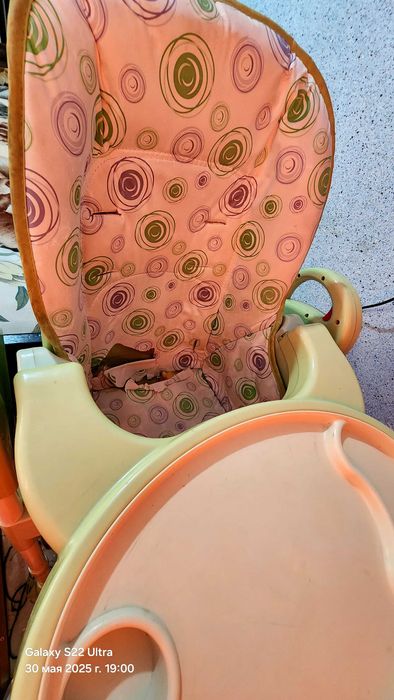 Детская кроватка и стульчик для кормления