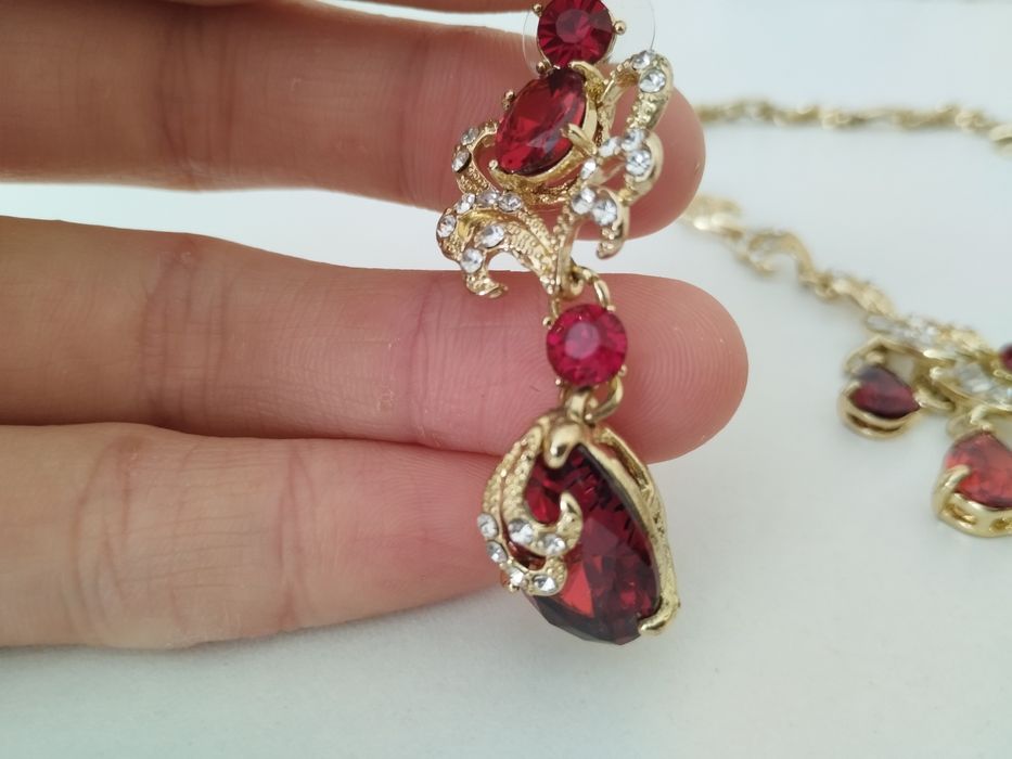 Набор, Колье и серьги с камнями сваровски