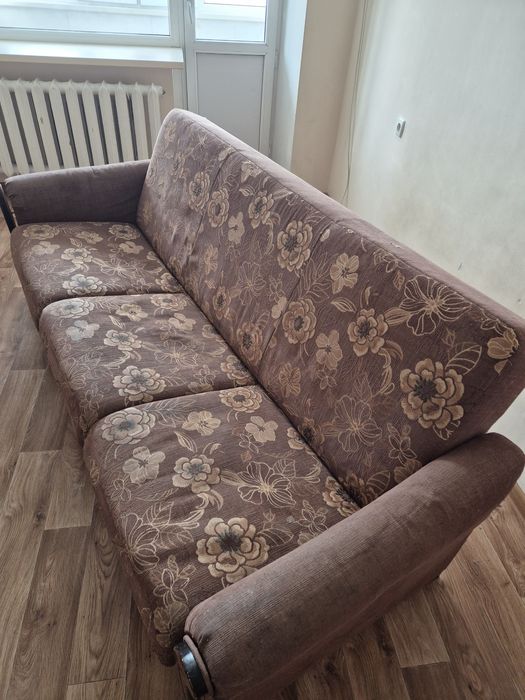 Отдам даром диван!