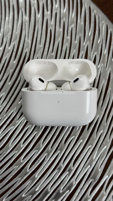 Наушники б/у в отличном сост.