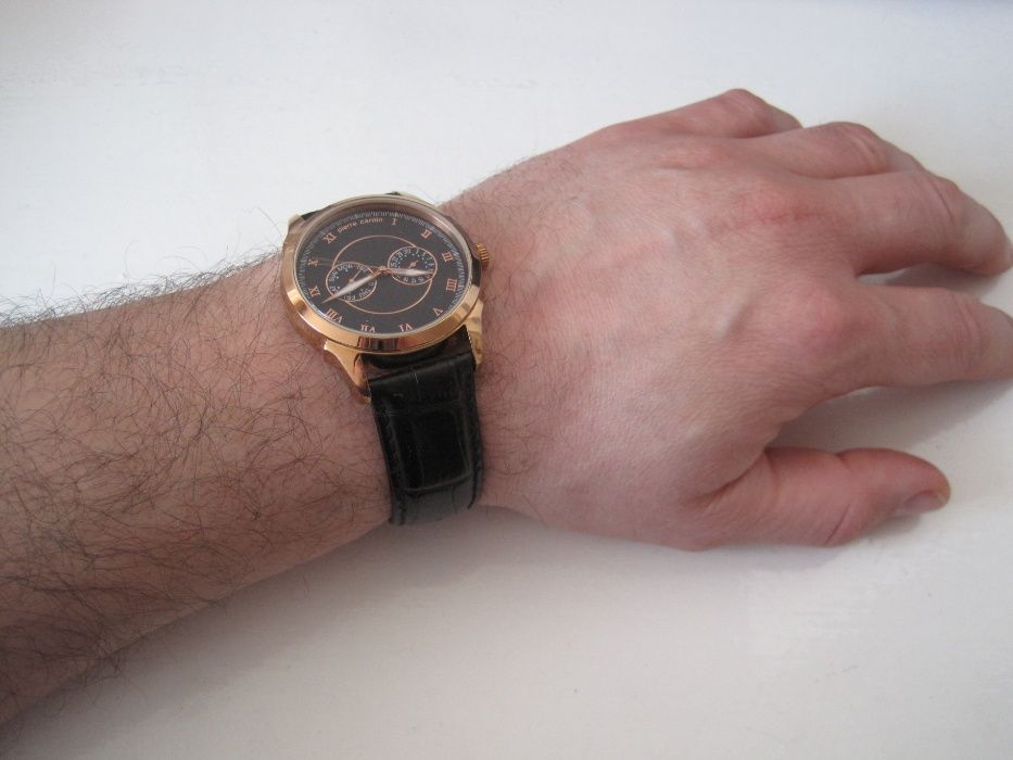 Позлатен Стилен мъжки часовник Pierre Cardin!!!