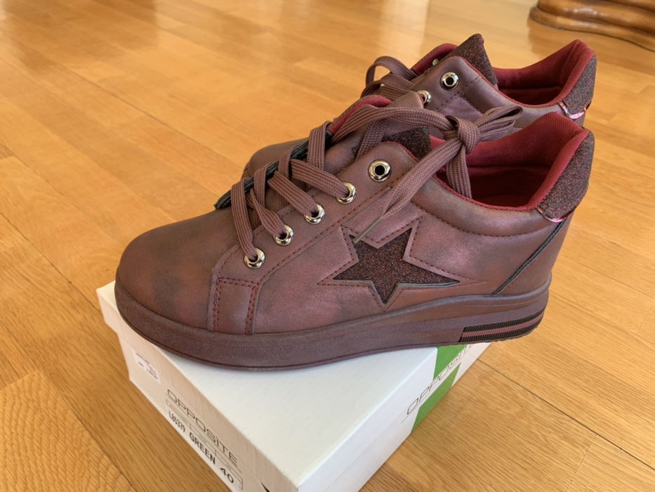 Дамски спортни обувки