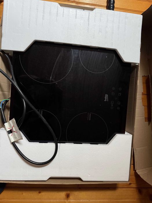 Plita Beko HII64400AT, Inductie, 4 Zone, 60 cm, Sticla neagra