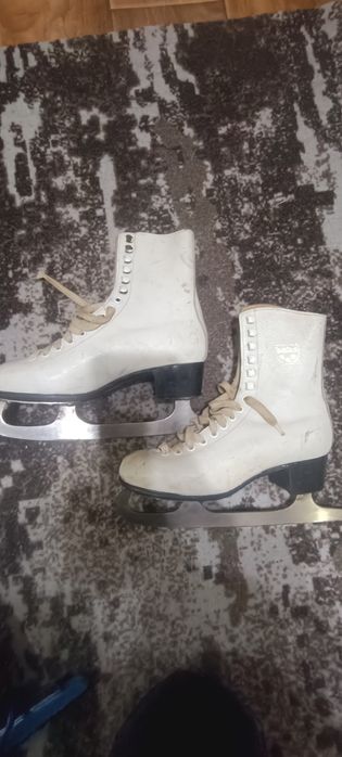 Продам коньки 35 и 36 размер