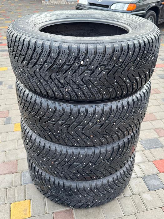 Продам зимнюю резину фирмы Nokian в отличном состоянии 265/60/18