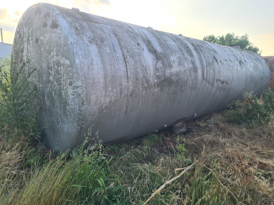 Продавам 2 броя цистерни