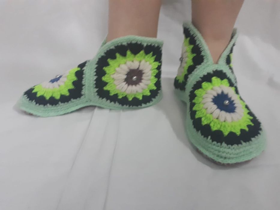 Продам вязаные тапочки,сапожки