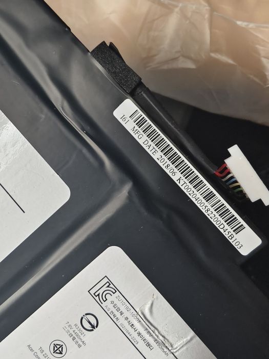 Продавам клавиатура и батерия Acer switch 5