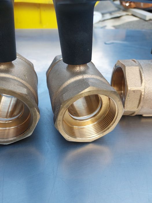 Vând 4 jucării de robineți de 2 țol