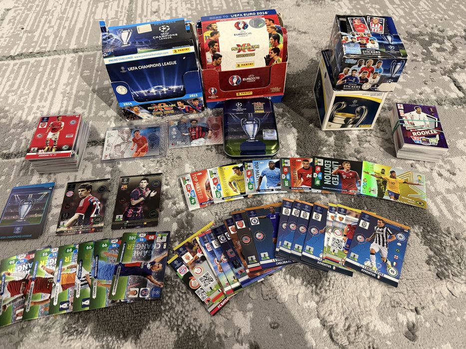 Футболни карти и стикери Panini и Topps различни видове