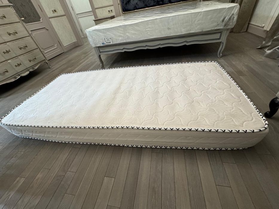 Матрасы срочно продам в отличном состоянии