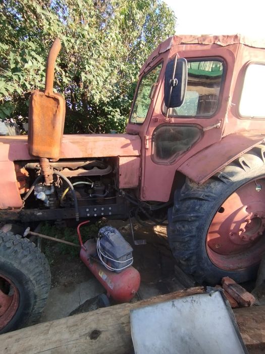 Продам трактор на ходу