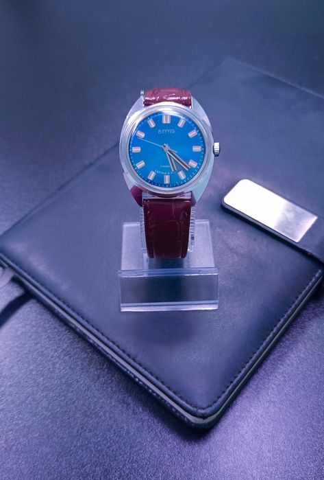 Часы Восток с синим циферблатом механизм 2409 на 17 камнях ЧЧЗ СССР