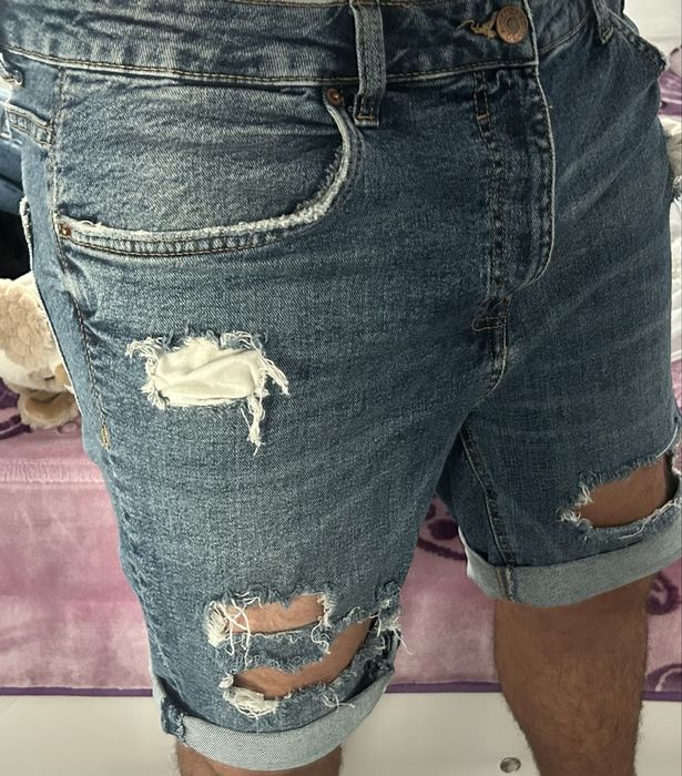 Vand blugi scurti de barbati marimea 36