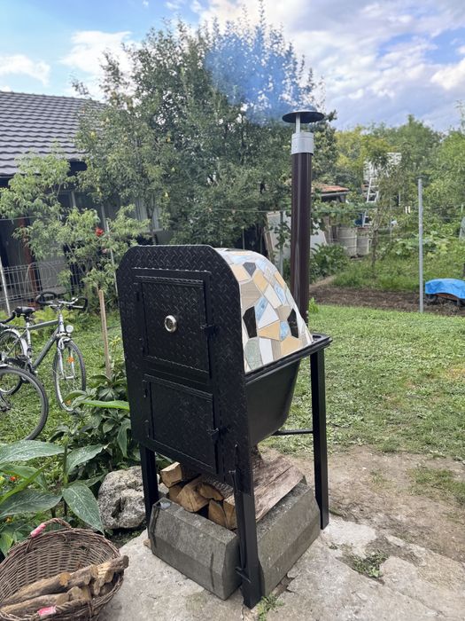 Cuptor  pizza , paine de fonta pe lemne     la comanda !