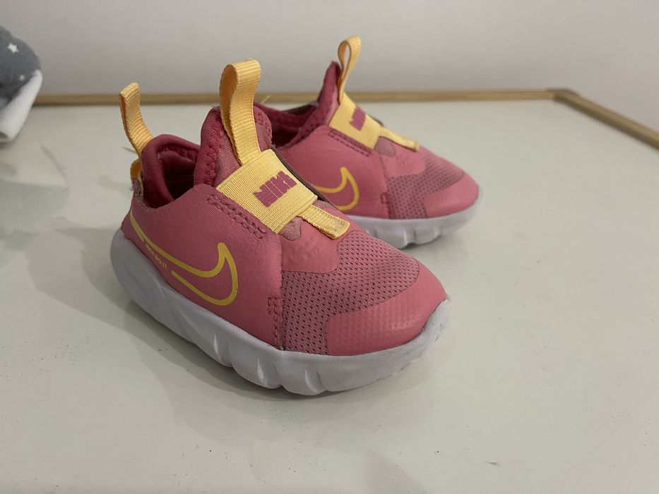 Обувки за момиче от 18 до 21 номер и момче от 20 до 26