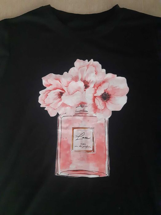 Дамска тениска размер S с принт цветя