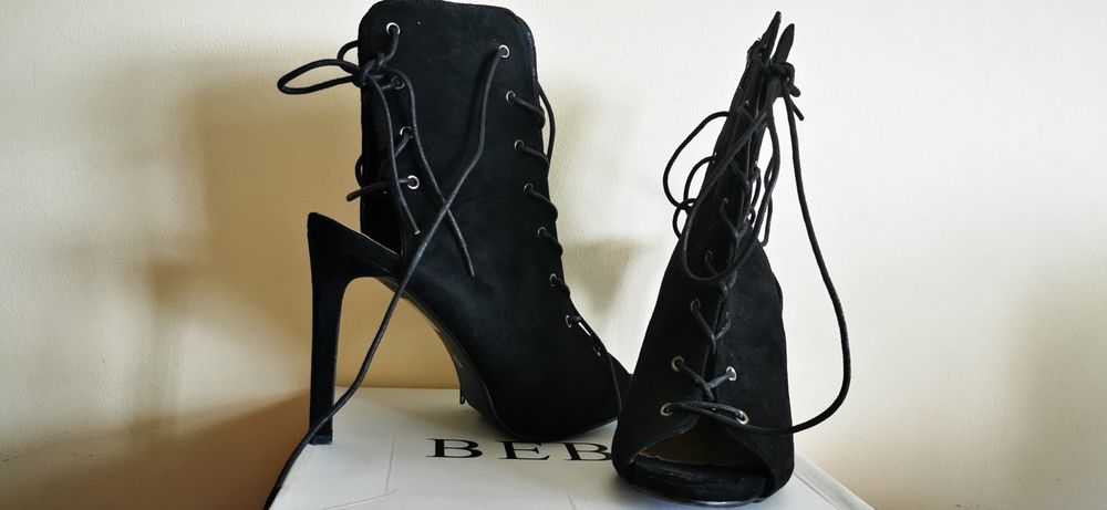 Botine noi decupate nr. 41 ( UK 8 )