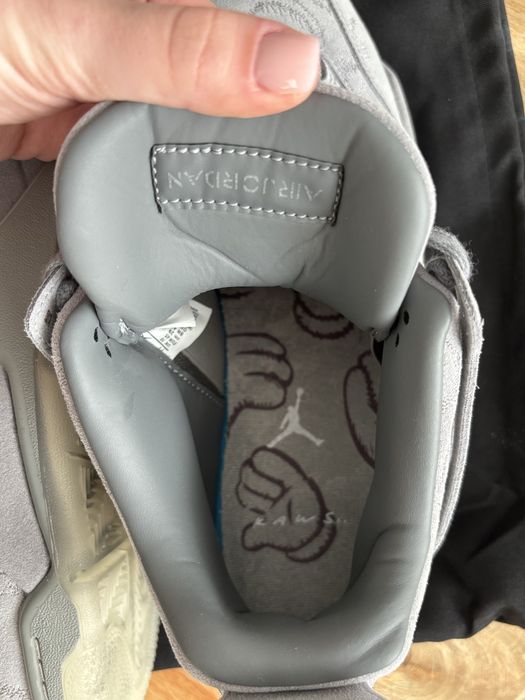jordan retro 4 x kaws