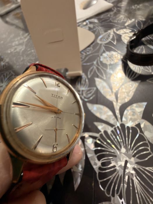 Ceas TITAN 18K placat – elegant, subțire, stare foarte bună